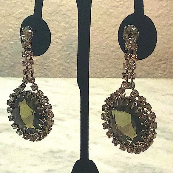 CATHE’ EARRINGS CLIP ON SMOKE CLEAR CRYSTALS VINTAGE 2 1/2 INCH DROP RUNWAY 60s - Picture 5 of 14